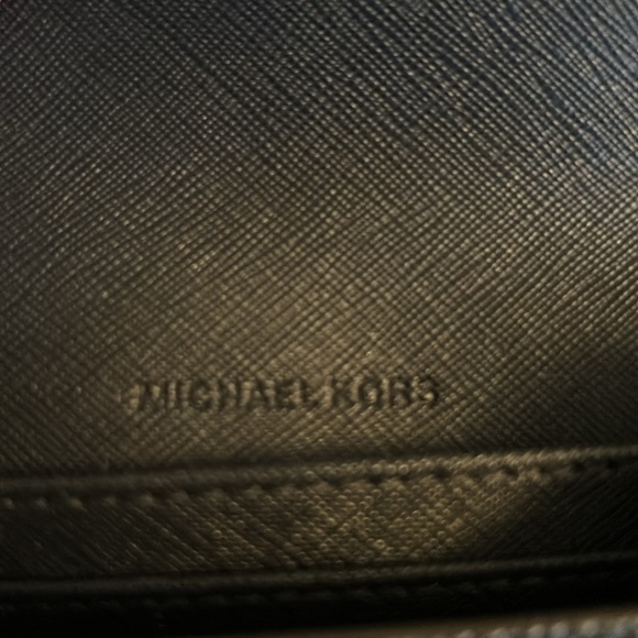 Michael Kors wristlet navy with removable pockets! - Picture 3 of 8